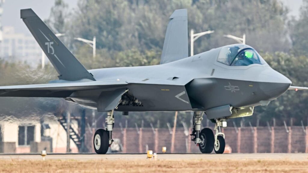 Shenyang continues to advance development of the J-35 stealth fighter version that will equip China’s Navy aircraft carriers – Zona Militar