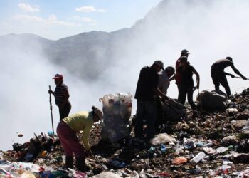 Colombian waste pickers inundate iconic Bogota square with plastic bottles to protest falling wages – The Derrick