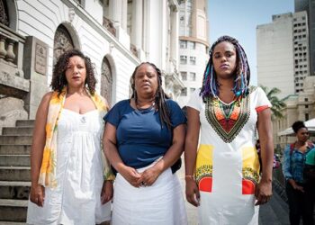 A group of Brazilian women battling cancer find new hope thanks to Va’a canoeing – Ottumwa Courier