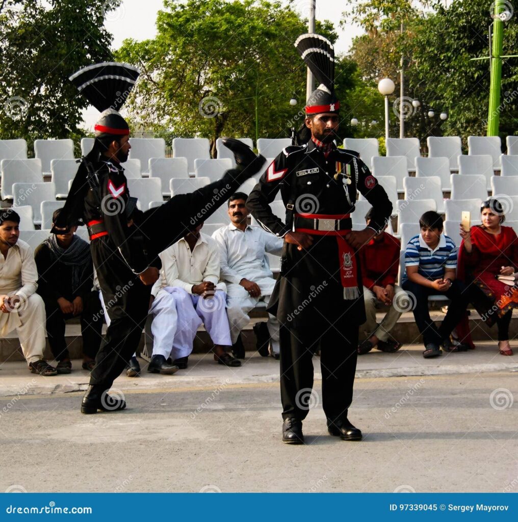 A Pakistani guard wounds 2 Chinese workers in Karachi – AP News