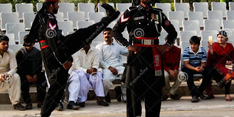 A Pakistani guard wounds 2 Chinese workers in Karachi – AP News