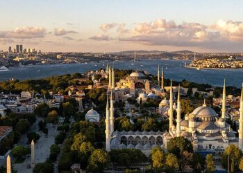 ‘Dangerous’ heat wave grips Istanbul as temperatures soar nationwide – Hürriyet Daily News