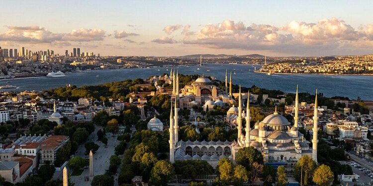 ‘Dangerous’ heat wave grips Istanbul as temperatures soar nationwide – Hürriyet Daily News
