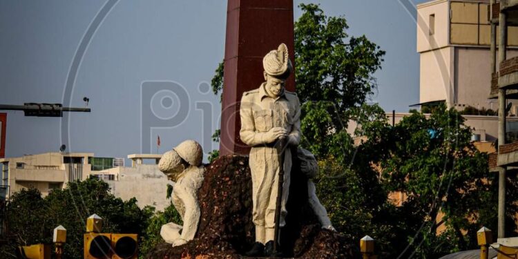 Trimurti Circle turned into bus stand – Times of India