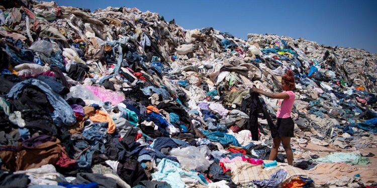 FAST FASHION, SLOW POISON: NEW REPORT EXPOSES TOXIC IMPACT OF GLOBAL TEXTILE WASTE IN GHANA – greenpeace.org