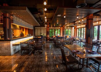 Buzzy New Thai Restaurant Lands in Heart of Hong Kong: Review – Bloomberg.com