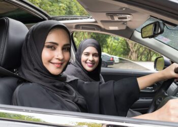 Five Saudi women drivers arrested, says activist – The Guardian