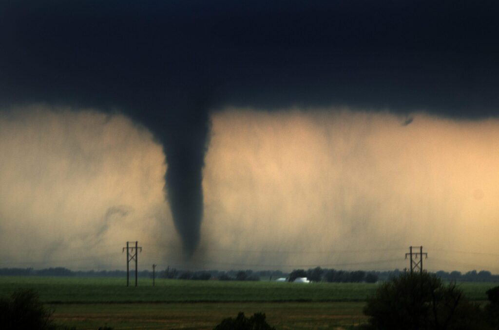 Violent storms rip through Paris – France 24