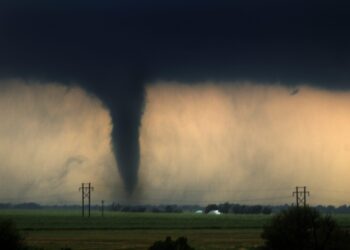 Violent storms rip through Paris – France 24