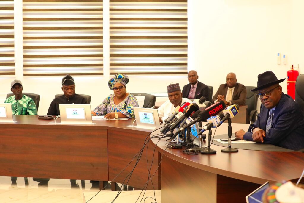 BREAKING: FCT Teachers Join Nigerian Students’ Mass Protest Over Continued Closure Of Abuja Schools Under Minister Wike – Sahara Reporters
