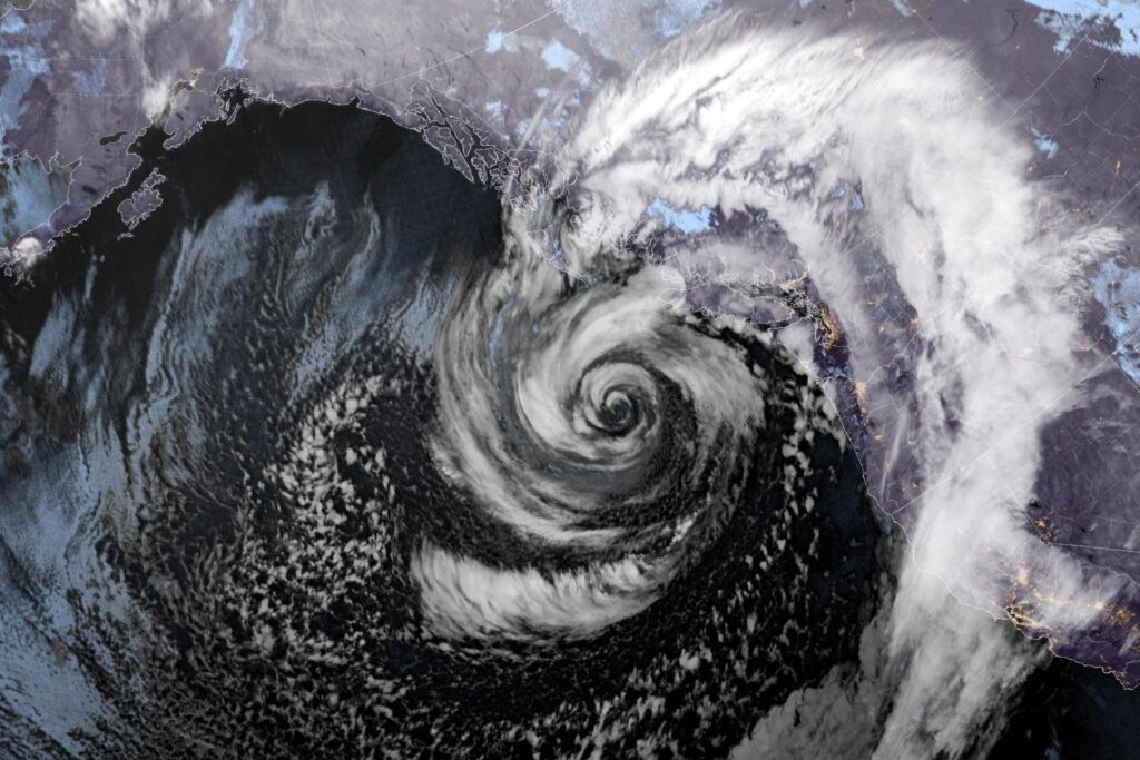 Flights cancelled and thousands without power after Australia hit by ‘bomb cyclone’ – The Independent