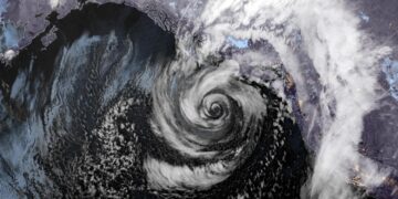 Flights cancelled and thousands without power after Australia hit by ‘bomb cyclone’ – The Independent