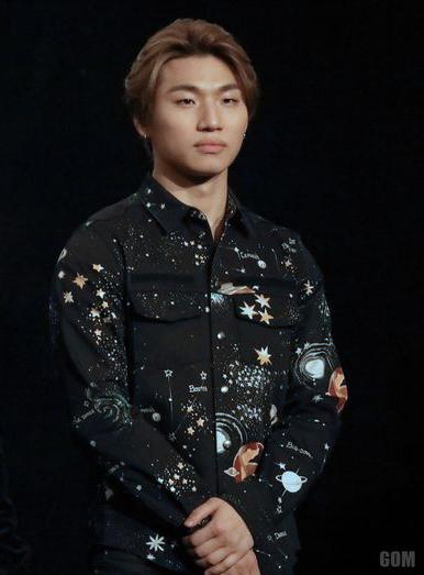 Big Bang’s star Daesung enjoys spring rolls, coconut smoothie during Ho Chi Minh City visit – VnExpress International