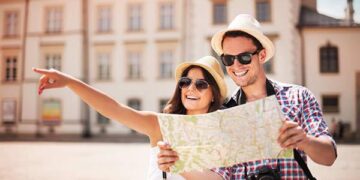 Tourists view scenery along moat in Jinan, China’s Shandong – Xinhua | English.news.cn – 新华网