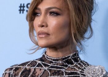 J.Lo Goes Back to the ’90s for an Explosive Performance in Madrid – Harper’s BAZAAR