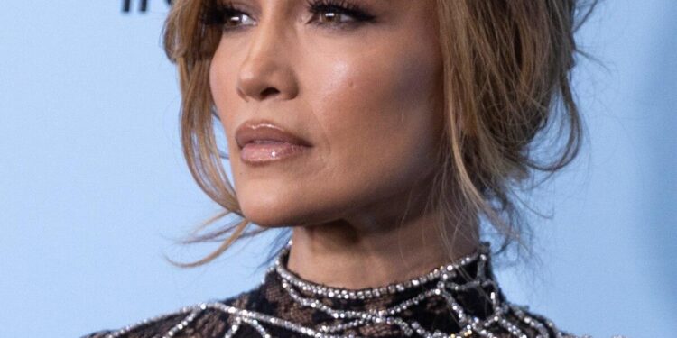 J.Lo Goes Back to the ’90s for an Explosive Performance in Madrid – Harper’s BAZAAR