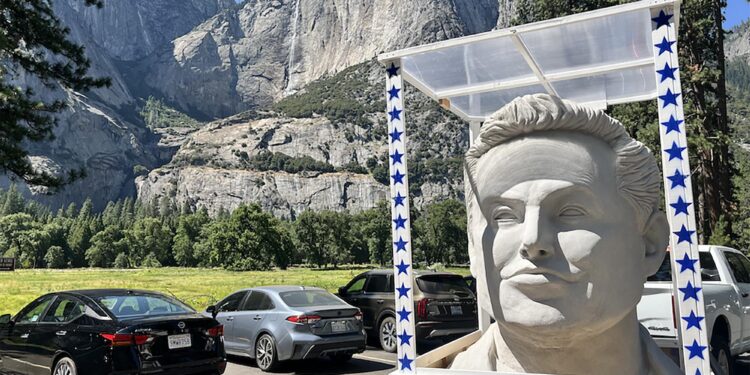 EXCLUSIVE: Mysterious giant Elon Musk head travels America’s national parks, saying ‘Make America Wait Again’ – Fox News
