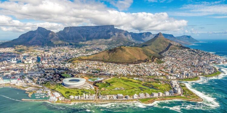 Foreign Buyers Swoop on Cape Town Homes, Pricing Out Locals – Bloomberg
