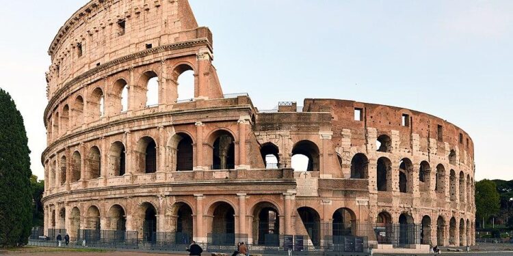 Rome Italy – Walking Tour at the Colosseum and Trajan’s Market (4K) – MSN