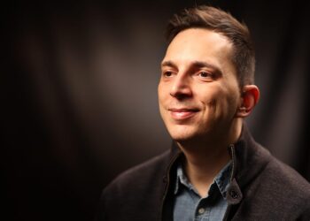 Nermin Vehabovic presents at education conference in Paris, France – Elon University