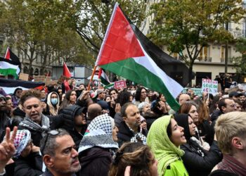 Demonstrators block highway in Barishal for sixth day – Prothom Alo English