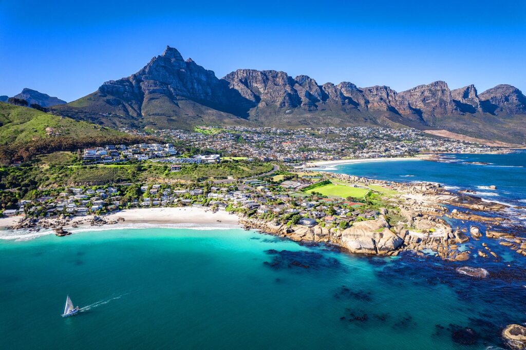 Cape Town fights off a baboon invasion – Financial Times