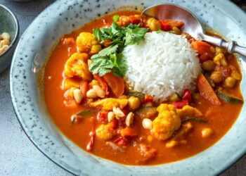 Steph Curry lights up Chongqing: Inaugural Curry Con and Camp in China showcases Warriors star’s global influence – sportingnews.com