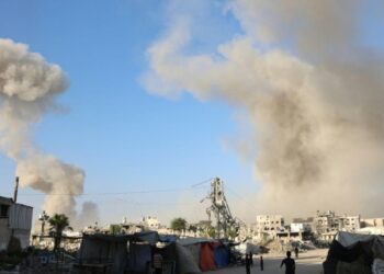 Gaza mother blames famine for halving daughter’s weight – BBC