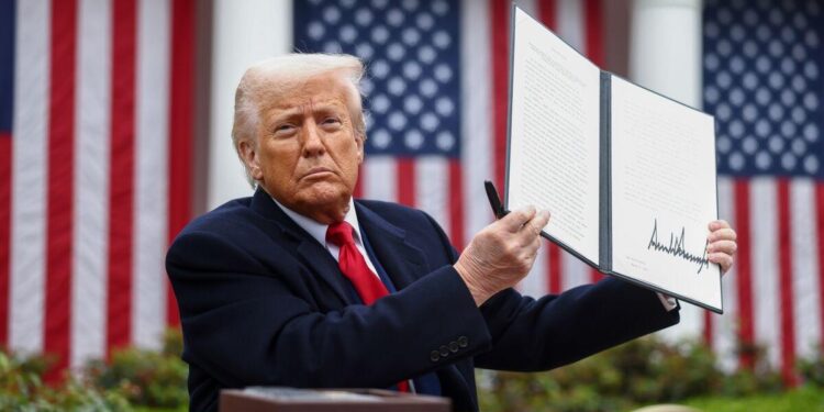 Trump Tariffs: India can get 25% off its tariffs if New Delhi stops buying Russian oil, says Trump’s trade – The Economic Times