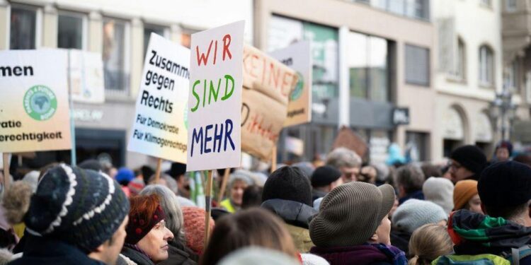 Thousands protest in Tel Aviv against the Israeli government’s move to expand the war in Gaza – Le Monde.fr