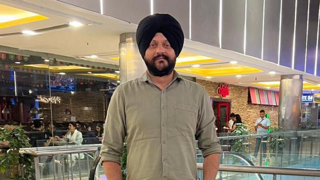 Finance ministry official killed after BMW hits his motorcycle in Delhi, wife injured | Latest News India – Hindustan Times