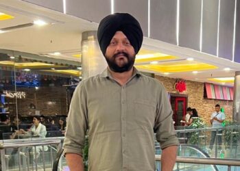 Finance ministry official killed after BMW hits his motorcycle in Delhi, wife injured | Latest News India – Hindustan Times