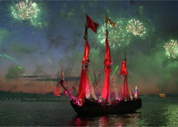 St. Petersburg hosts annual Scarlet Sails festival to celebrate school graduation – Xinhua