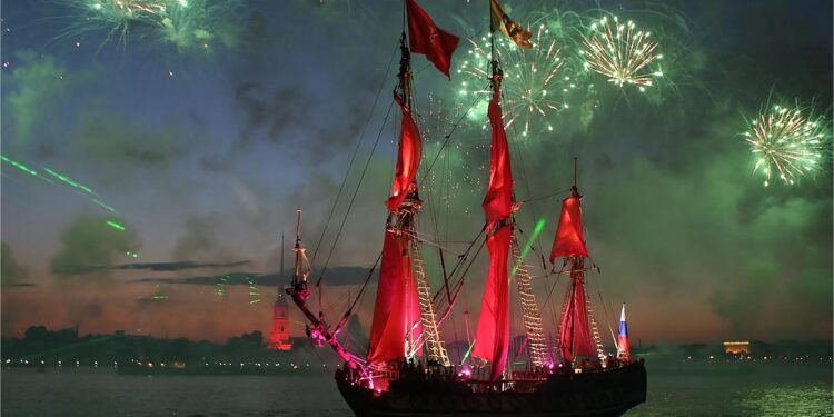 St. Petersburg hosts annual Scarlet Sails festival to celebrate school graduation – Xinhua
