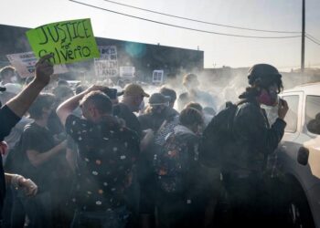 Protesters in Spain shoot water guns at tourists in demonstration against mass tourism, housing costs – CBS News