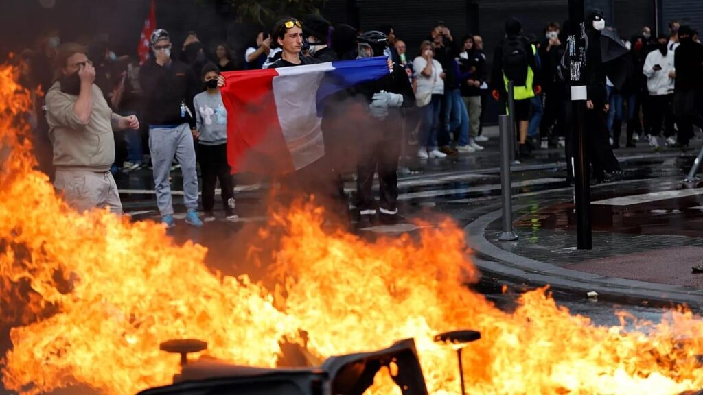 Nationwide French strike cuts French electricity production – Reuters