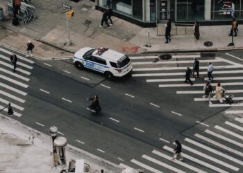 Many caught jaywalking close to pedestrian bridge in Ho Chi Minh City – VnExpress International