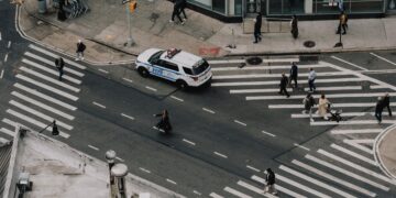 Many caught jaywalking close to pedestrian bridge in Ho Chi Minh City – VnExpress International