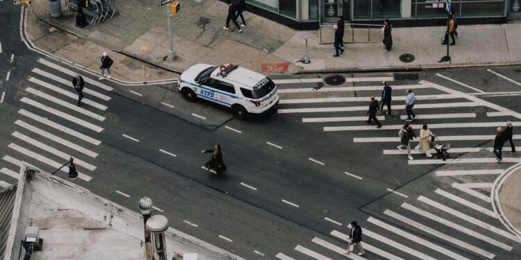 Many caught jaywalking close to pedestrian bridge in Ho Chi Minh City – VnExpress International
