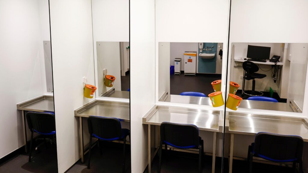 Bogota fights heroin overdoses with South America’s only supervised drug consumption room – AP News