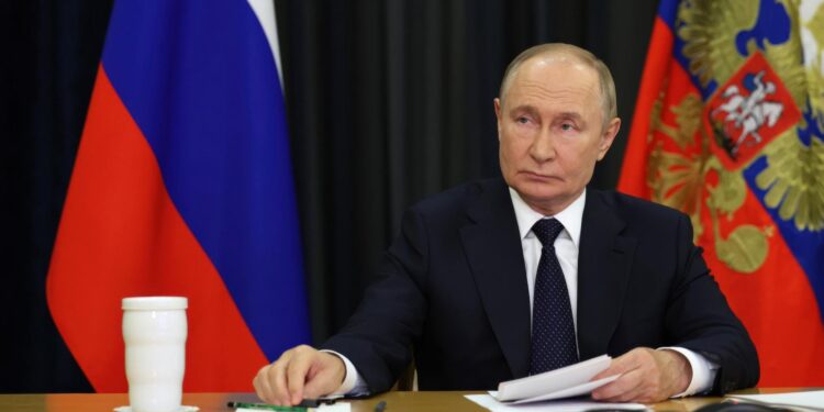 Putin says Russia is willing to abide by nuclear arms deal with the U.S. for 1 year after it expires – Los Angeles Times