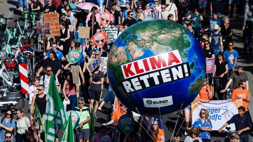 Protests erupt across Indonesia after ride-share driver killed in demonstration – bbc.com