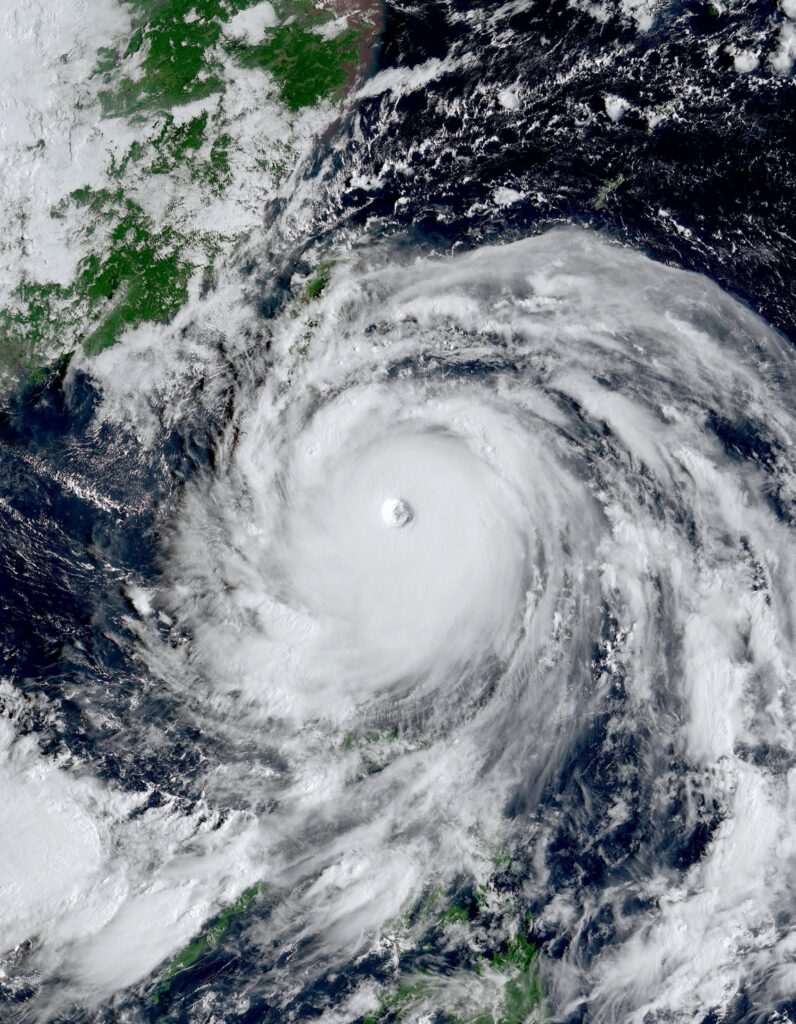 Super Typhoon Ragasa: Waves from storm shatter glass doors, flood Ocean Park’s Fullerton hotel – Hong Kong Free Press HKFP