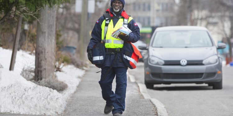 Canada Post workers picket in Montreal, as they walk off the job across the country – CityNews Montreal
