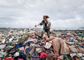 UK brands found in ‘fast fashion graveyard’ in African conservation area – unearthed.greenpeace.org