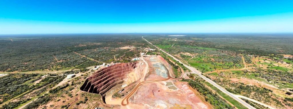 Protesters block Peru copper route used by large miners – Reuters