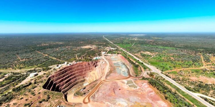 Protesters block Peru copper route used by large miners – Reuters