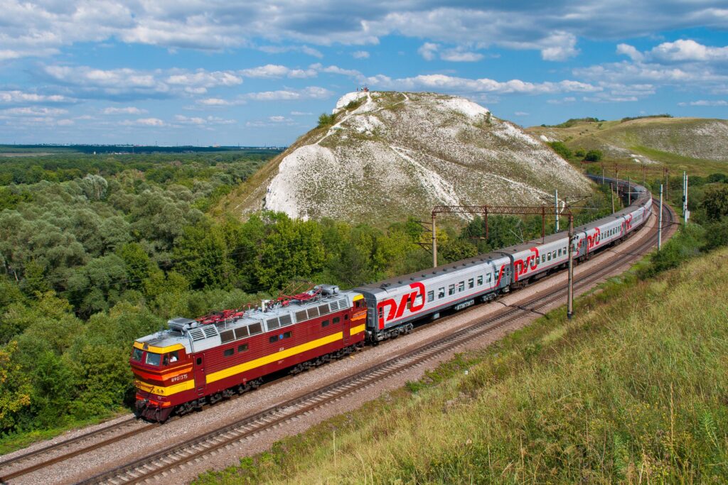 I rode premium class on a train across Kenya for $66. It felt like a first-class flight mixed with a safari. – Business Insider