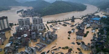 China flooding: Death toll rises in Henan as passengers recount horror of Zhengzhou subway floods – CNN
