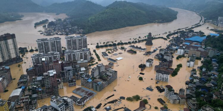 China flooding: Death toll rises in Henan as passengers recount horror of Zhengzhou subway floods – CNN